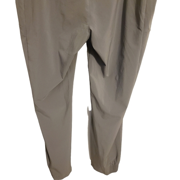 Columbia | Women's Gray Hiking or Workout Pants (Size XL) - Picture 12 of 13